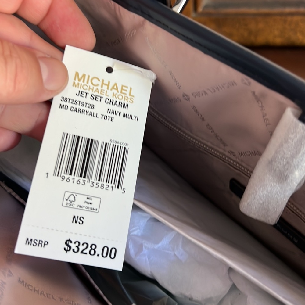 Mom ♥️…Michael Kors 100% original with tags. Never used. Gorgeous leather. - Picture 9 of 10